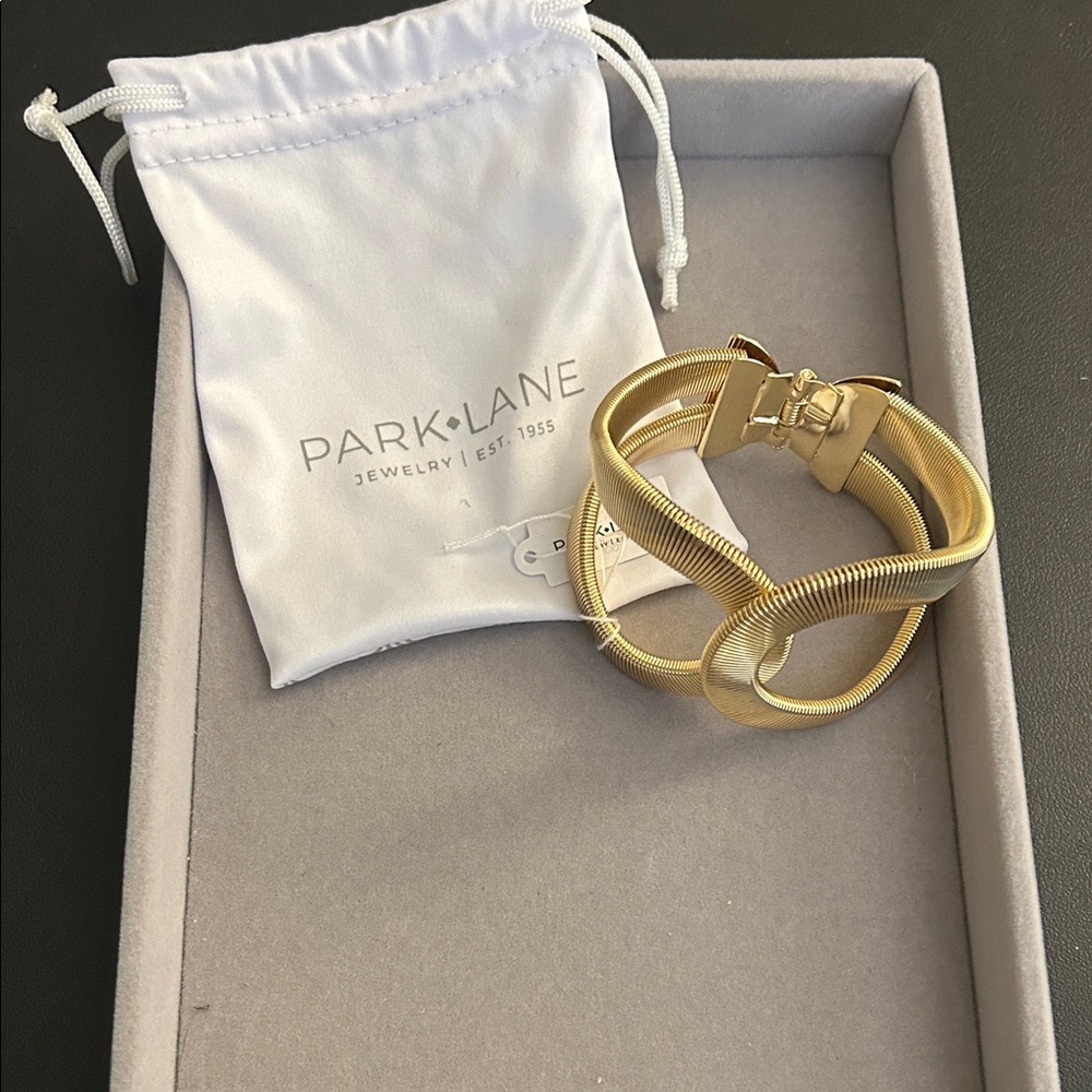 Gold Interlocking Cuff Bracelet - Picture 6 of 7